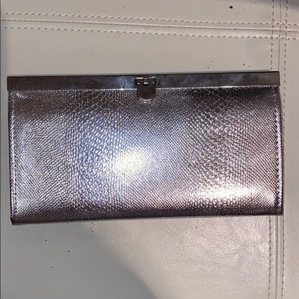 Bebe clutch